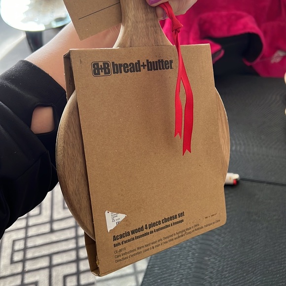 Sale New- Bread and Butter Acacia wood 4 piece cheese set - Picture 2 of 2